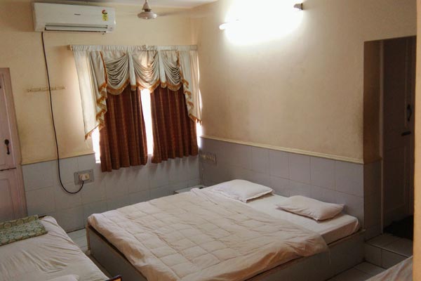 Hotel Meera Dwarka-Triple Bed AC Room
